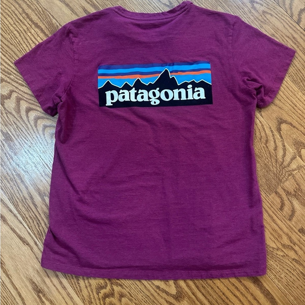 Patagonia Tshirt Women’s Small Fuchsia